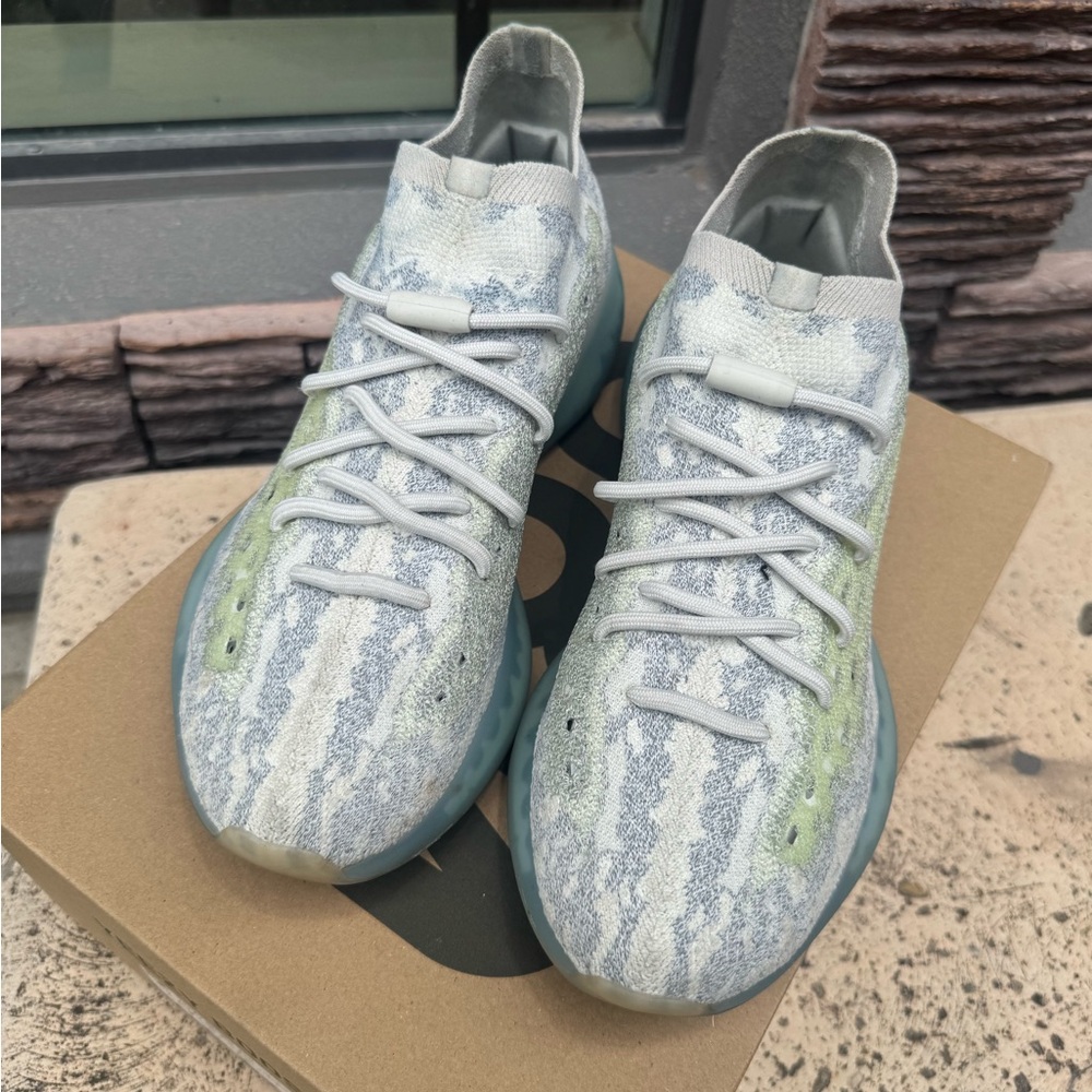Yeezy 380 alien blue reflective - Picture 3 of 4
